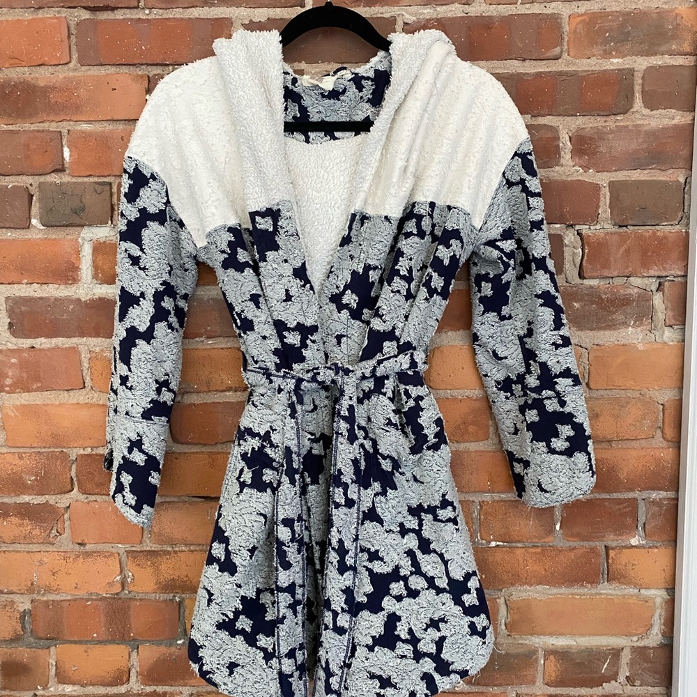 Anthropologie Navy and White Cozy Floral Robe